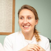 Dr Élisabeth Majewski