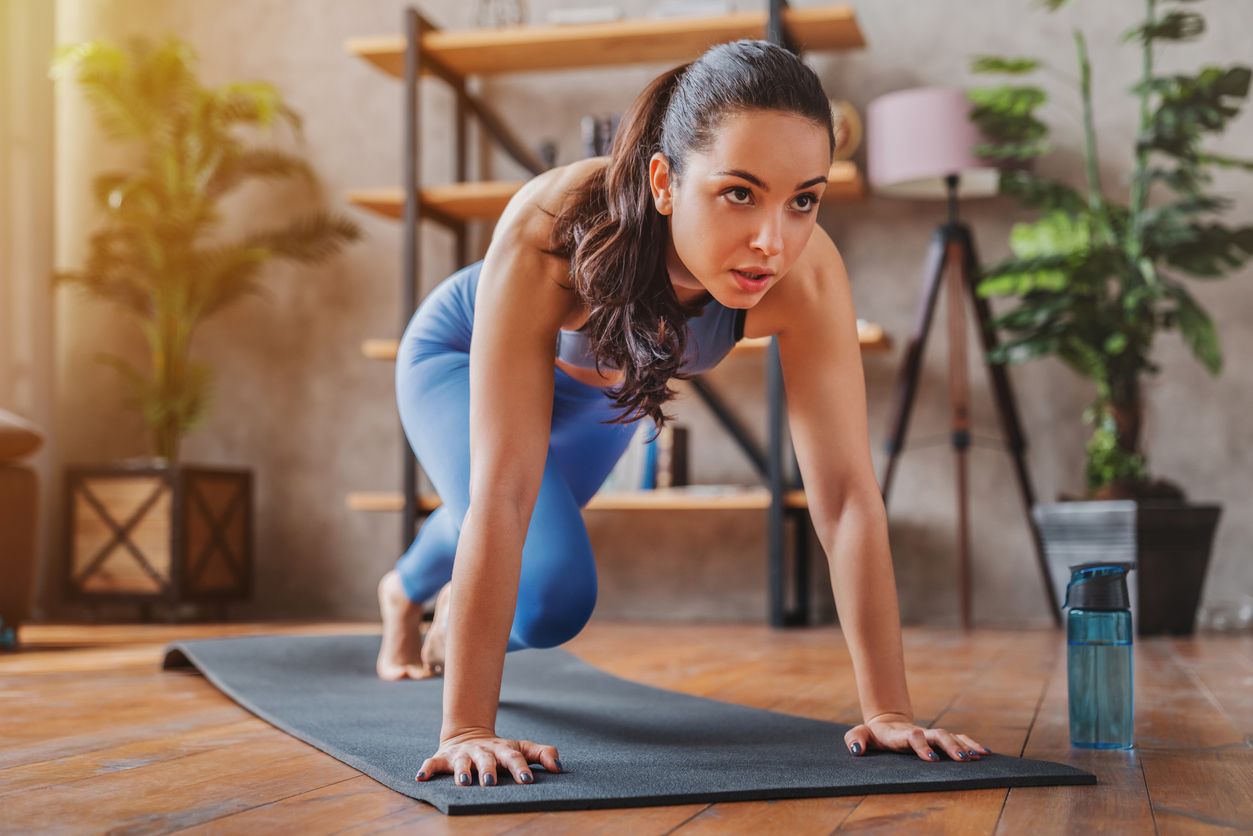 La transpiration excessive n'est généralement pas liée à un changement d'activité comme le sport. Il est dû un une suractivité de la glande sudoripares.