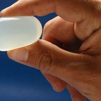 Des implants en silicone pour augmenter les testicules
