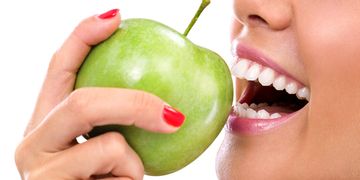 Des dents plus blanches grâce au régime blanc