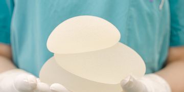 Implants de polyuréthane et leur importance dans la mammoplastie secondaire