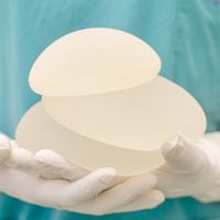 Implants de polyuréthane et leur importance dans la mammoplastie secondaire