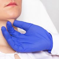 Comment se débarrasser du double menton : Méthodes chirurgicales et non invasives