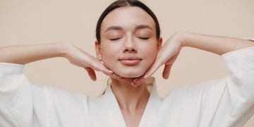 Les protocoles tenseurs multicouches gagnants pour la peau du visage : Ultrasons focalisés de haute intensité (HIFU ) + Radiofréquence fractionnée à aiguille combinée aux skinboosters de 3ème génération Les protocoles tenseurs multicouches gagnants pour la peau du visage : Ultrasons focalisés de haute intensité (HIFU ) + Radiofréquence fractionnée à aiguille combinée aux skinboosters de 3ème génération