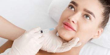 Acide hyaluronique : préserver l’harmonie du visage sans le transformer Acide hyaluronique : préserver l’harmonie du visage sans le transformer