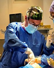 Dr Frédéric Barère salle opération
