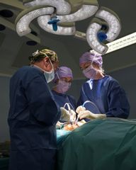 Photo salle operations Dr Frédéric Barère