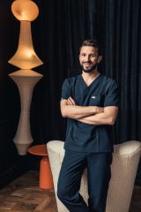 Dr. Alexandre Mertens, chirurgien et médecin esthétique | Maison Yoko