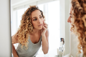 Si vous remarquez des symptômes inhabituels, une infection ou une douleur, vous devez contacter votre médecin.