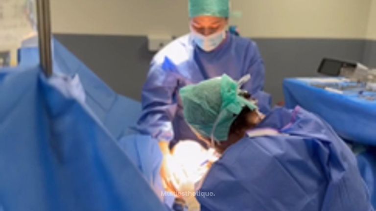 Mastopexie - Dr Maxime Cowen